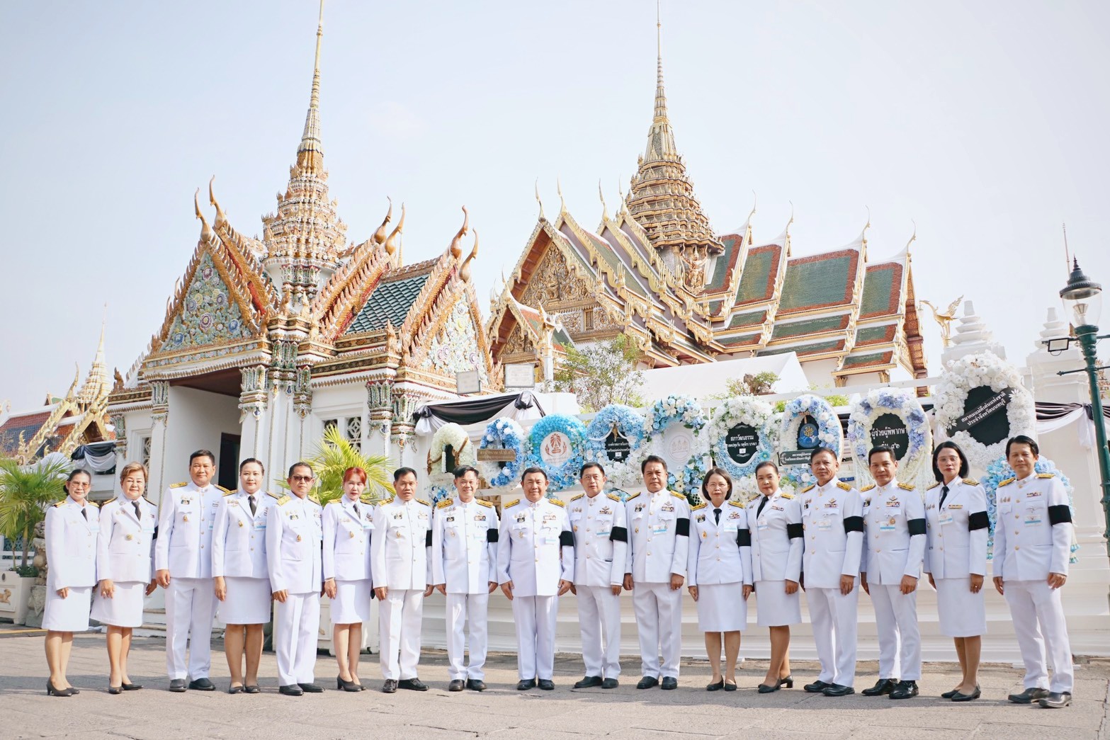 title - ส.ป.ก. ร่วมพิธีวางพวงมาลาถวายราชสักการะ ในพระพิธีธรรมสวดพระอภิธรรมพระบรมศพ สมเด็จพระนางเจ้าสิริกิติ์ พระบรมราชินีนาถ พระบรมราชชนนีพันปีหลวง ณ พระที่นั่งดุสิตมหาปราสาท